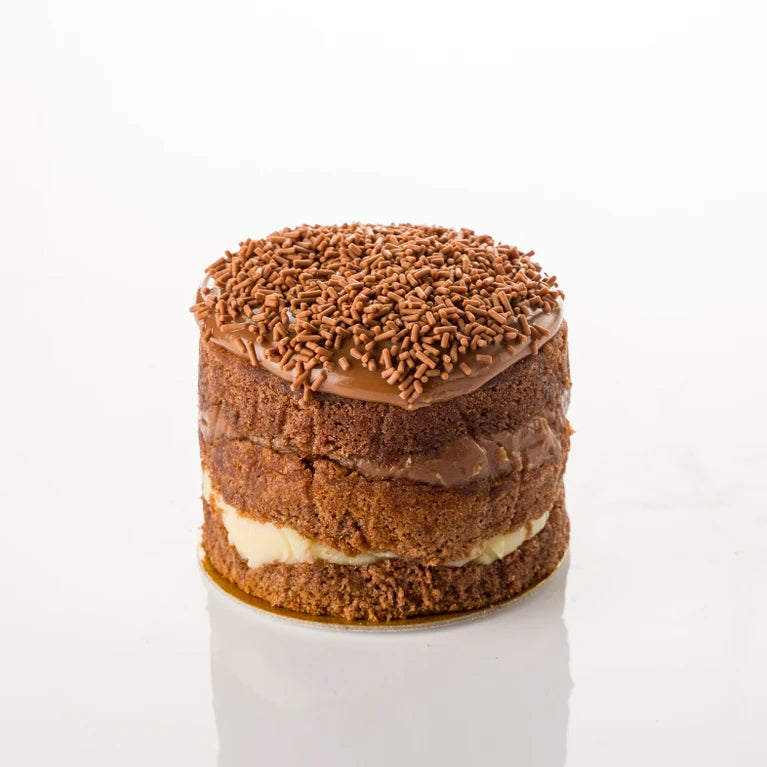 Bolo de Chocolate com Brigadeiro Branco e Preto